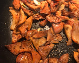Foto del paso 1 de la receta: Lengua de cerdo con cebolla y rovellón (níscalos)