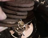 A picture of step 1 of Oreo chocolava cup cake.