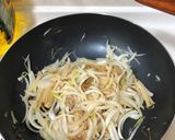 鹹豬肉炒洋蔥金針菇的食譜步驟2照片