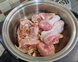 Foto langkah ke 3 dari resep Ayam kecap dengan sayuran.