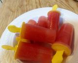 Foto del paso 3 de la receta: Paletas heladas de sandía con 3 ingredientes