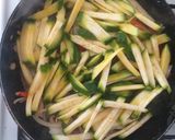 Foto del paso 2 de la receta: Fideos con queso, verduras y carne