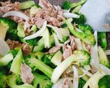 Hình bước làm 4 của món Nạc thăn xào bông cải