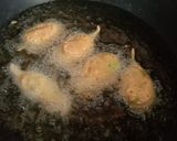 A picture of step 6 of Hari mirch k pokray.