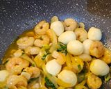 Foto langkah ke 7 dari resep Udang telur puyuh saus mentega.