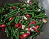 Foto langkah ke 3 dari resep Oseng Kacang Manisa.