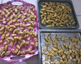 Foto langkah ke 4 dari resep Biji Ketapang Gurih Renyah.
