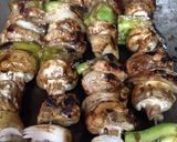 Foto del paso 4 de la receta: Brocheta de carne y pollo con queso botanero