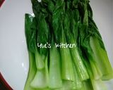 Foto langkah ke 3 dari resep Sawi Siram Saos ala Yue's Kitchen.