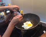 Foto langkah ke 2 dari resep Telor Ceplok Pontianak.