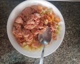 Foto del paso 2 de la receta: Ensalada de atún con cebolla cabezona, apio, tomate y manzana