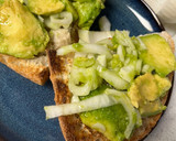 Foto del paso 2 de la receta Tostada con varios superalimentos para un desayuno completo