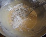 Foto del paso 2 de la receta Bizcocho de vainilla con manzana y sésamo negro