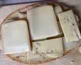 Une image de l'étape 2 de Bruschetta montagnarde aux restes de raclette.