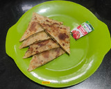 ચીઝ ચીલી ગાર્લિક પરાઠા (Cheese Chili Garlic Paratha Recipe In Gujarati) રેસીપી સ્ટેપ3ફોટો