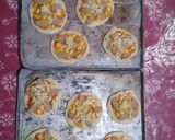 Foto langkah ke 4 dari resep Pizza mini homemade.