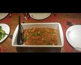 A picture of step 6 of Yee mee(dry noddles) with chicken.