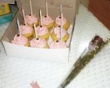 Foto langkah ke 9 dari resep Simple Vanilla Cupcake Special Milad Segala Usia.
