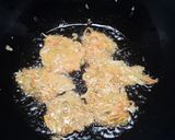 Foto langkah ke 4 dari resep Bakwan Sayur Krenyes tanpa kol.