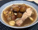A picture of step 8 of Garlic Chestnut Chicken Drumstick Soup.