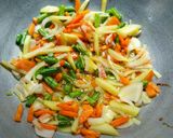 এগ ভেজিটেবিল চাওমিন (egg vegetable chowmin recipe in Bengali) রেসিপির ধাপ 4 ছবি