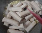 Foto langkah ke 2 dari resep Sosis Asam Manis.