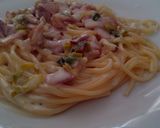 Foto del paso 4 de la receta: Fideos espaguetis con crema de panceta y puerro 🍝