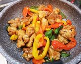 A picture of step 5 of Sweet and Sour Stir-Fried Chicken Thighs with Bell Peppers.