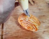 Foto del paso 15 de la receta Espiral de hojaldre relleno de crema de melocotón y chocolate