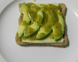 Foto del paso 5 de la receta: Sándwich de pesto, queso y aguacate