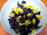 Ensalada de Mango y Lombarda con salsa de Soja y Arándanos