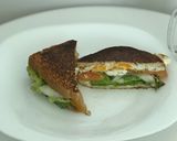 Foto del paso 4 de la receta: Sándwich fit de huevo y vegetales