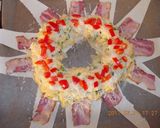 Sajtos-tojásos-baconös tésztakoszorú recept fázis 18 fotója