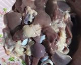 รูปขั้นตอนการทำที่ 2 ของ กระเพราผัดเครื่องในไก่