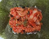 Foto del passaggio 5 della ricetta 'Gimbap' facile - Sandwich di riso con carne grigliata alla coreana
