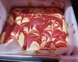 Foto langkah ke 8 dari resep Red Velvet Marble Cheesecake.