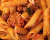 Foto del passaggio 2 della ricetta Penne salsiccia e fagioli (vegan)