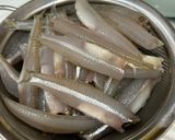 Hình bước làm 1 của món Canh Cá Cơm Trỏng Nấu Ngót