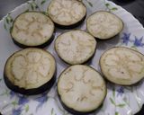 A picture of step 1 of Garlic eggplant.