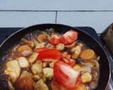 Foto langkah ke 5 dari resep Ayam dan sosis Kecap Mentega.
