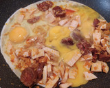 Foto del paso 4 de la receta: Revueltito de chorizo, cheddar, atún y pavo