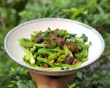 Hình bước làm 3 của món Bông Cải Xanh Xào Mề Gà
