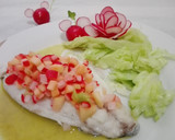 Foto del paso 4 de la receta: Tartar de manzana y rábano sobre filetes de dorada al vapor