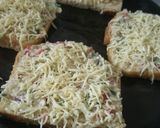 वेज चीज़ सूजी टोस्ट(veg cheese suji toast recipe in Hindi) रेसिपी चरण 4 फोटो