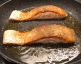 A picture of step 7 of Salmon Risotto with Prawns.