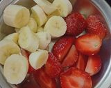 A picture of step 1 of Strawberry banana smoothie.