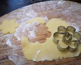Foto del passaggio 3 della ricetta Frollini con marmellata