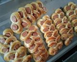 Foto langkah ke 8 dari resep Roti Sosis Kepang.