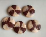 A picture of step 6 of Marble cookies.