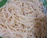 Foto langkah ke 1 dari resep Spaghetti Aglio e Olio.